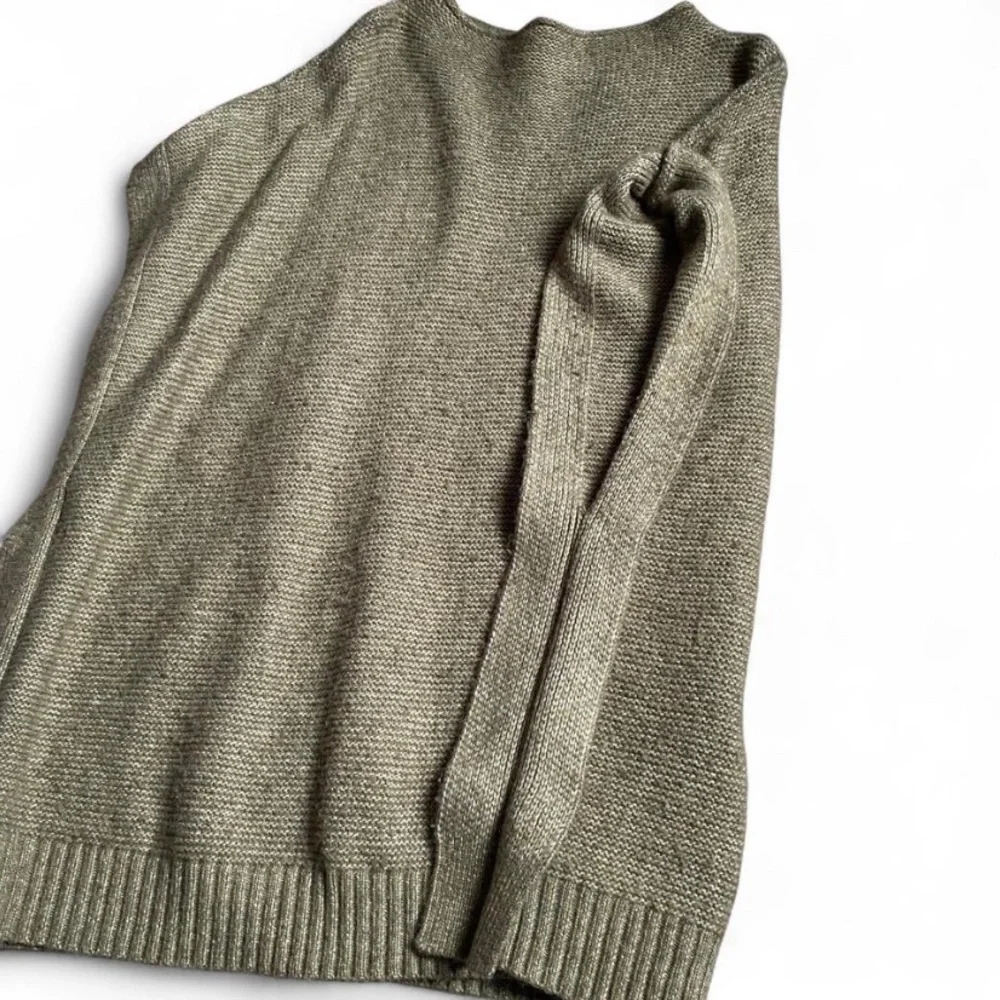Universal Thread OSFM olive green poncho vest